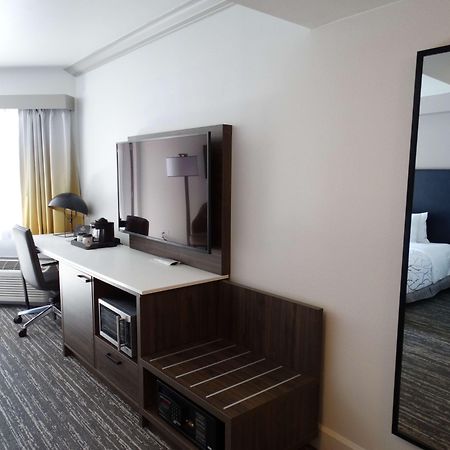 Best Western Premier Denver East Номер фото