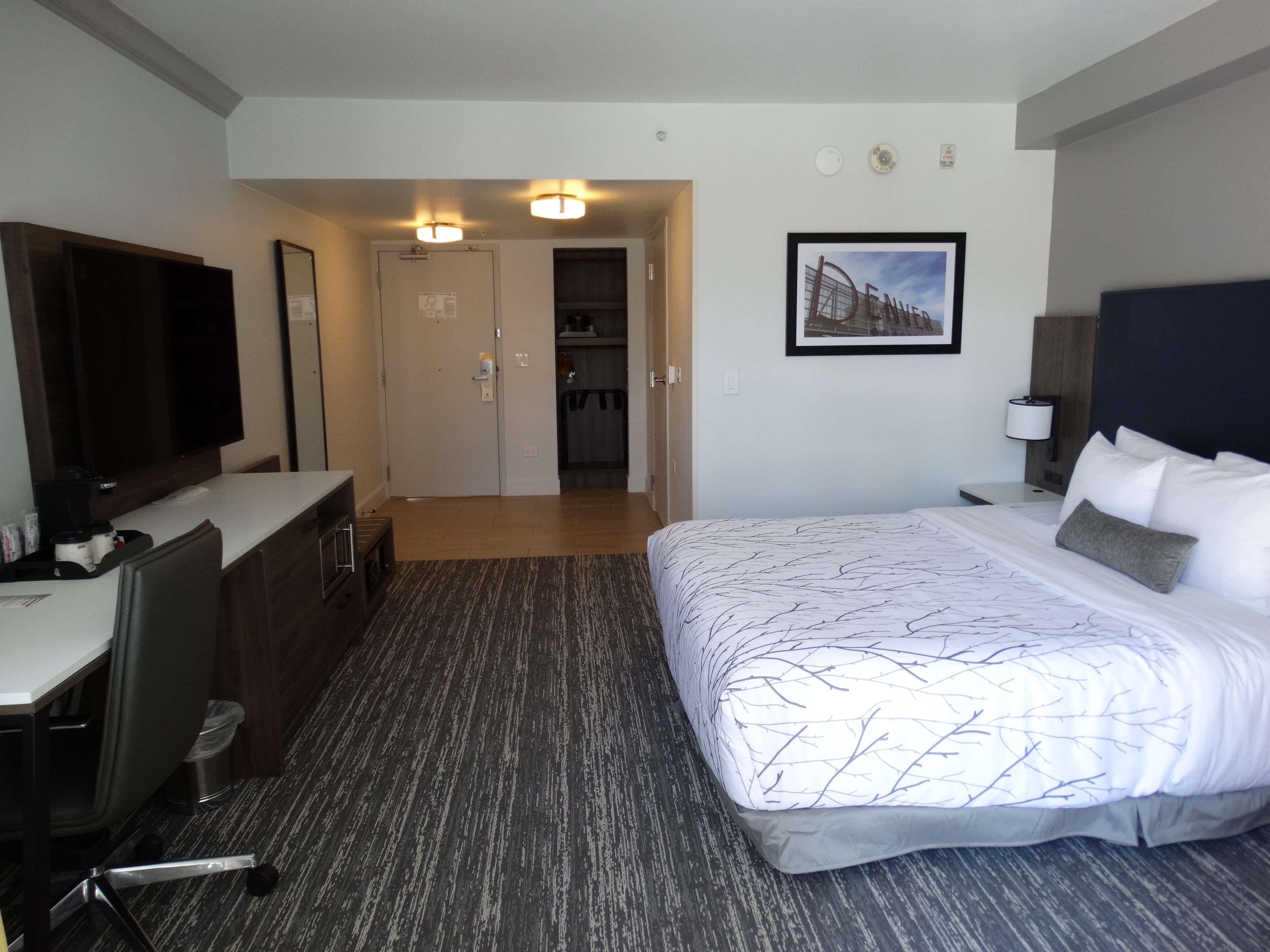 Отель Best Western Premier Denver East Номер фото