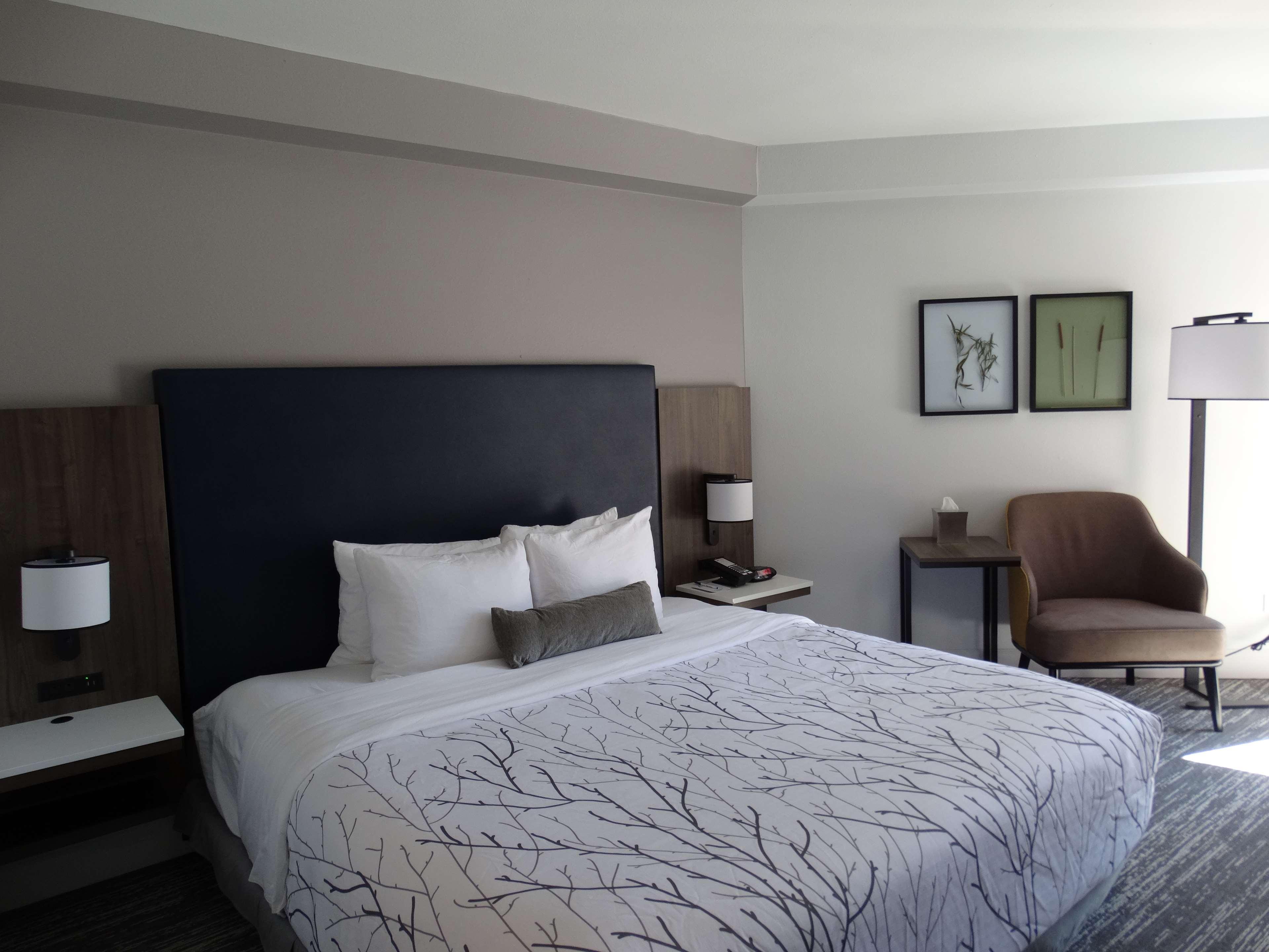 Отель Best Western Premier Denver East Номер фото