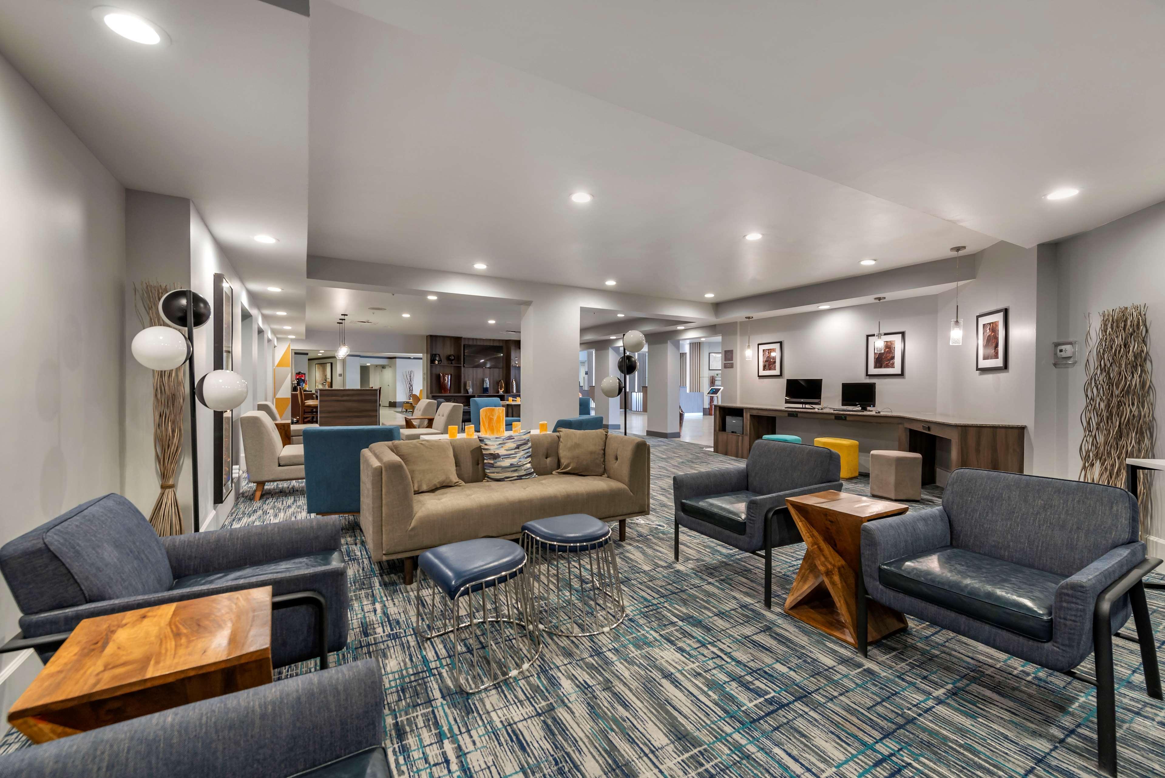 Отель Best Western Premier Denver East Экстерьер фото