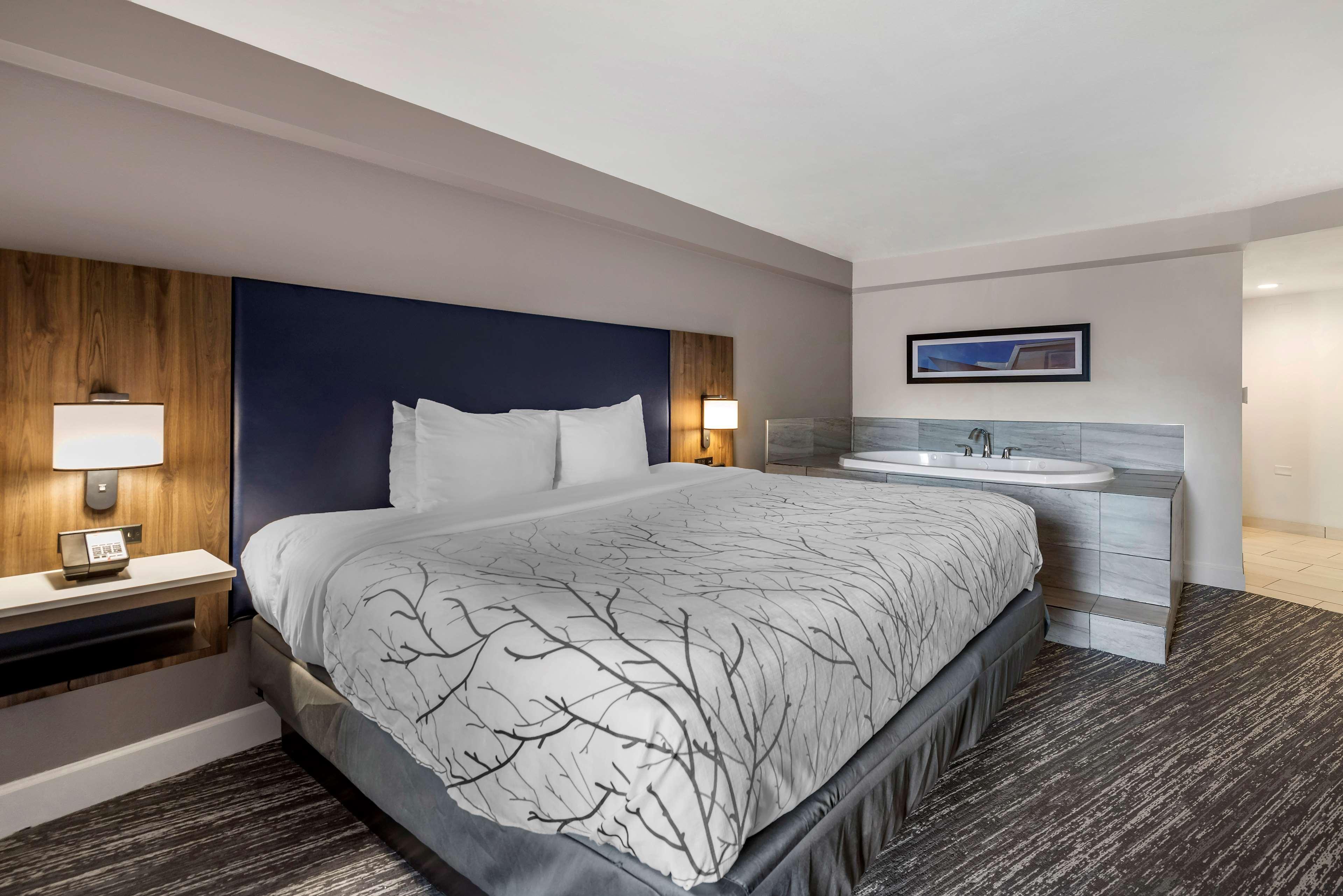 Best Western Premier Denver East Экстерьер фото