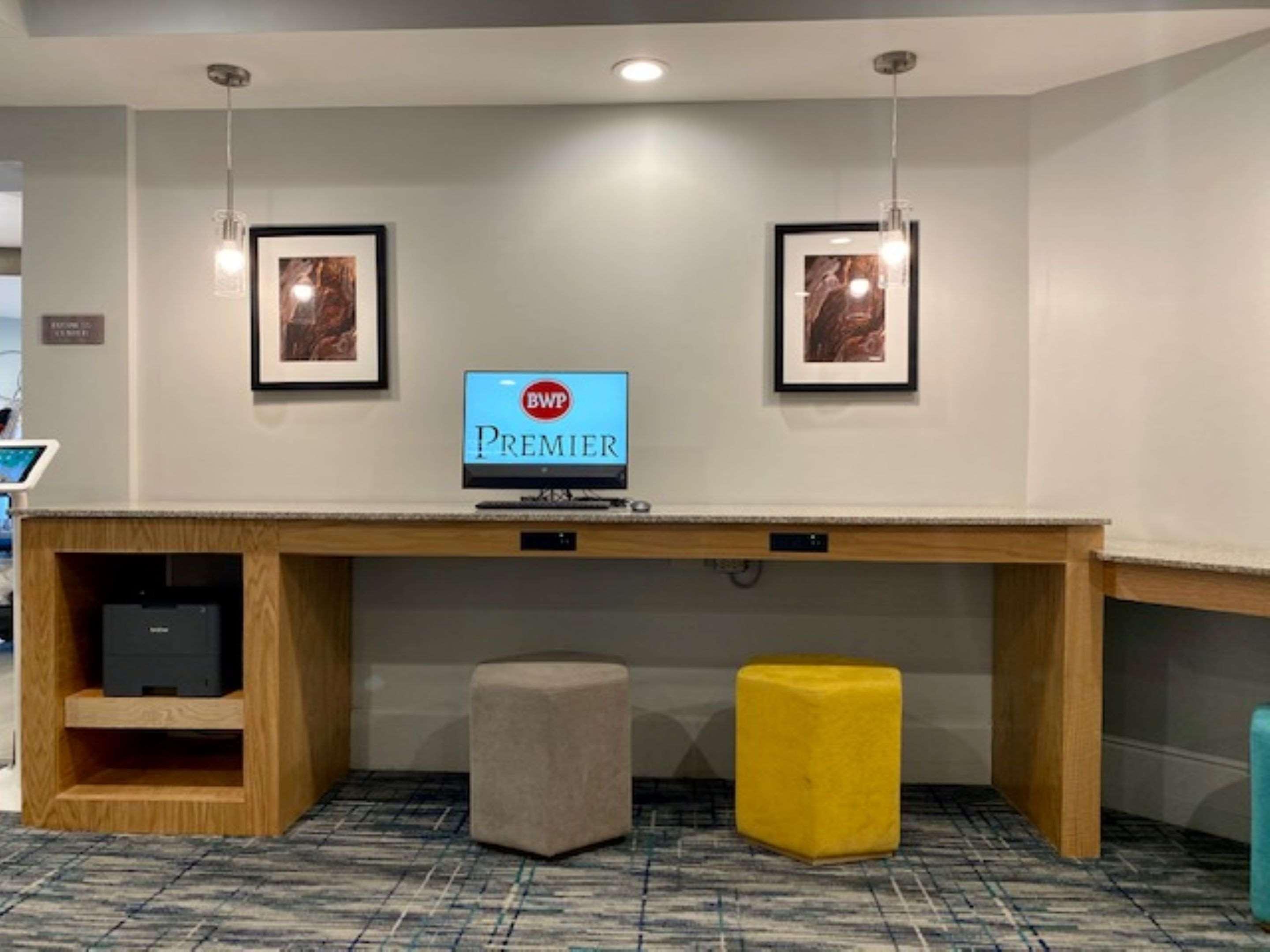 Отель Best Western Premier Denver East Интерьер фото