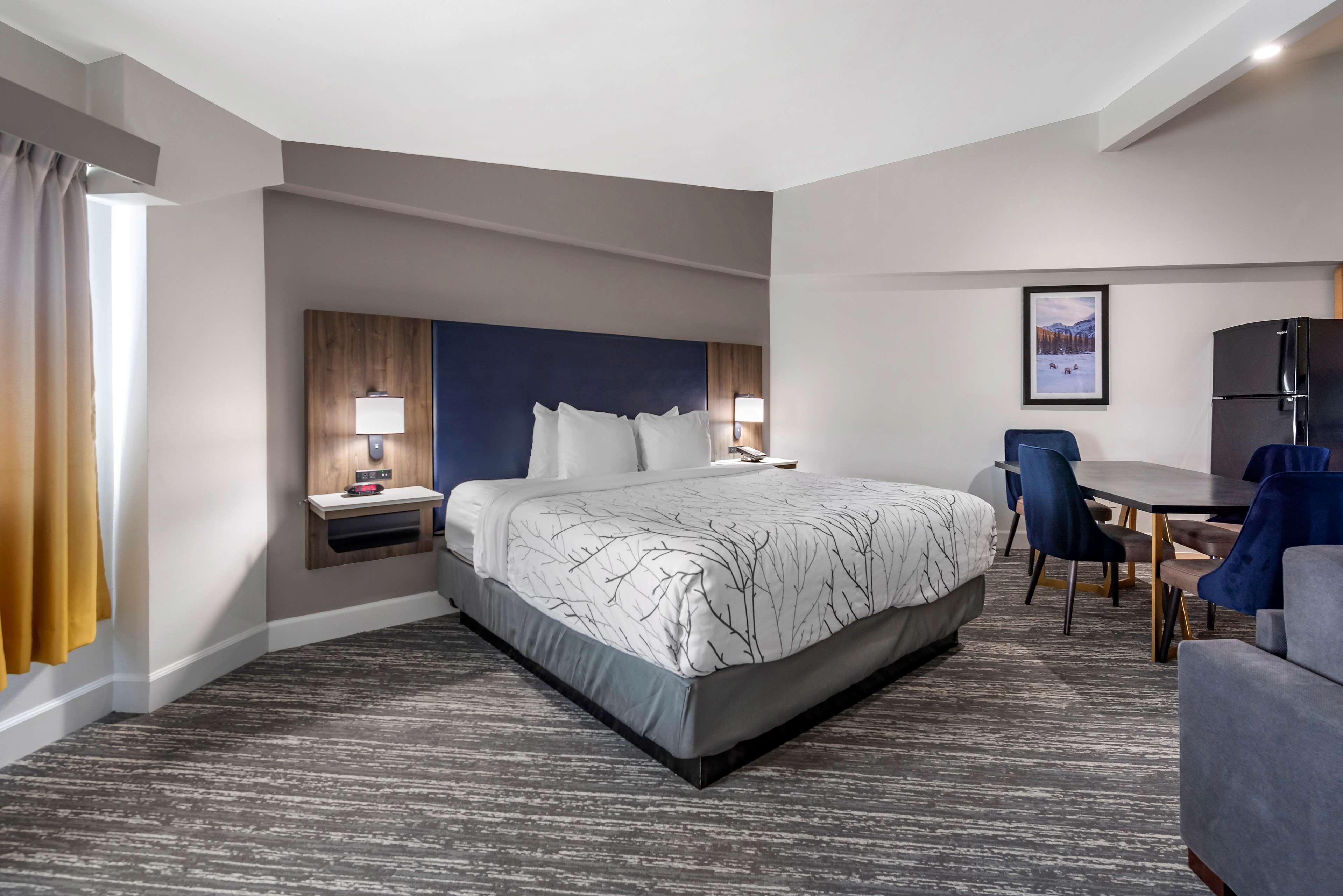 Отель Best Western Premier Denver East Экстерьер фото