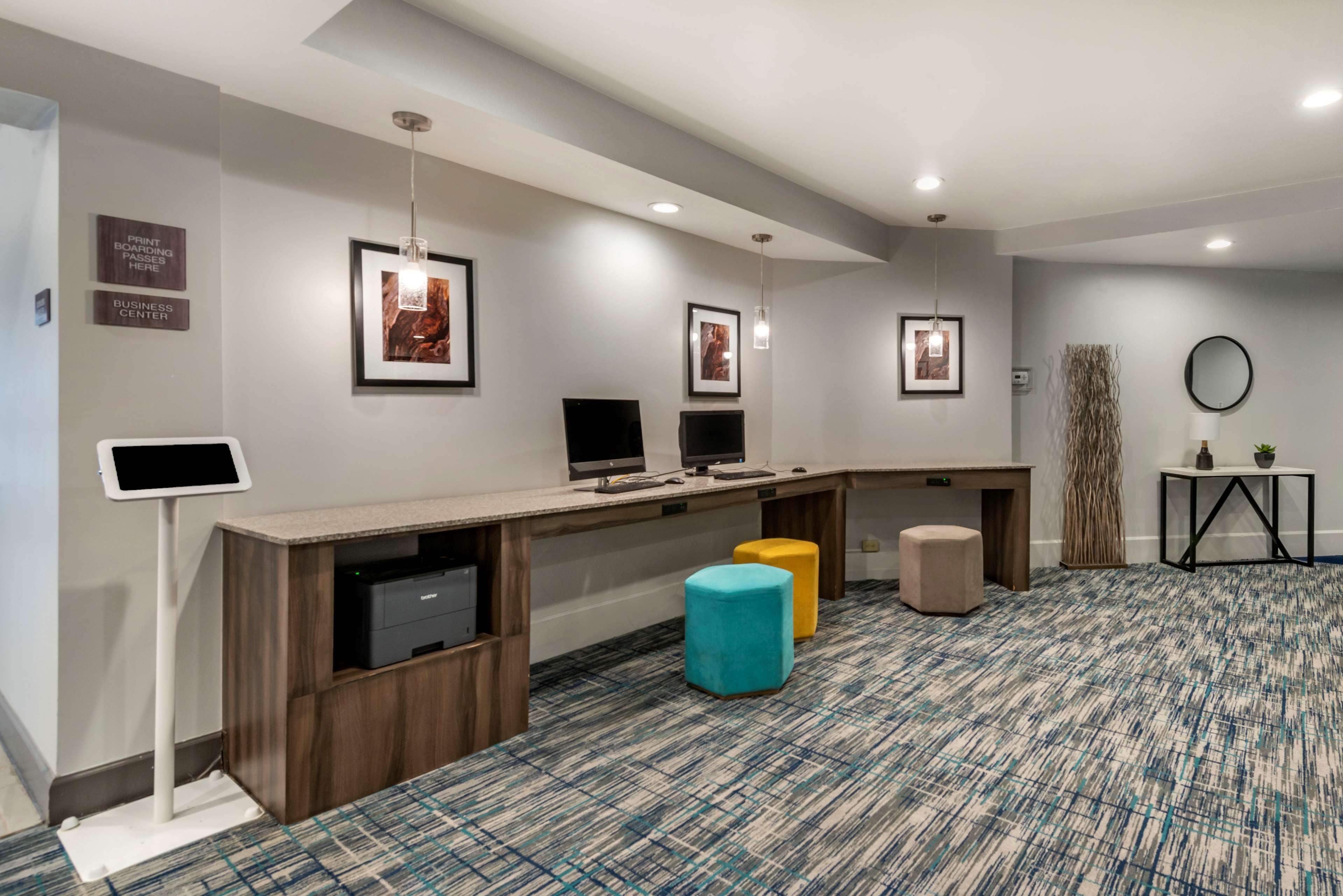 Best Western Premier Denver East Экстерьер фото