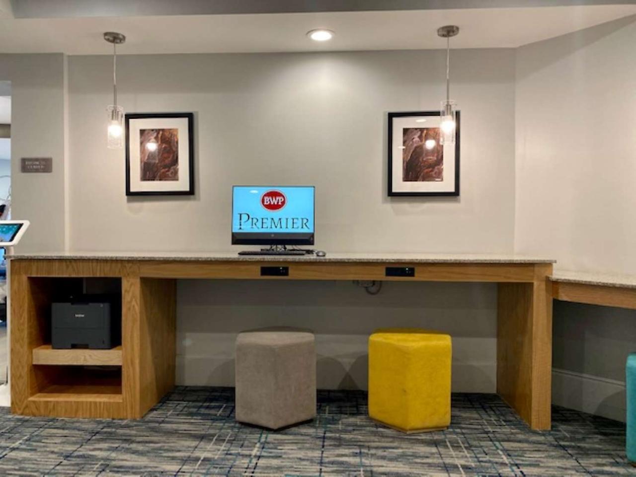 Best Western Premier Denver East Экстерьер фото