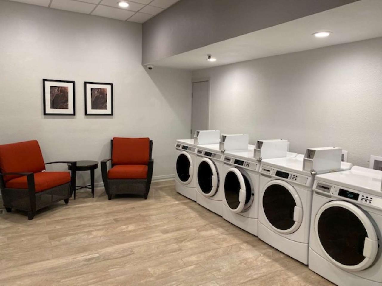 Best Western Premier Denver East Экстерьер фото