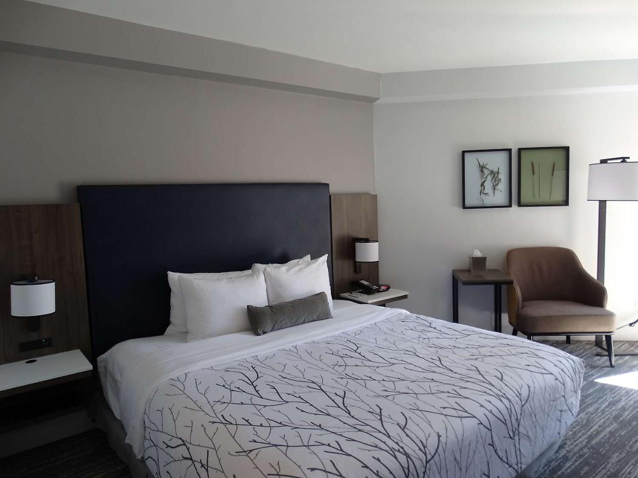 Best Western Premier Denver East Экстерьер фото