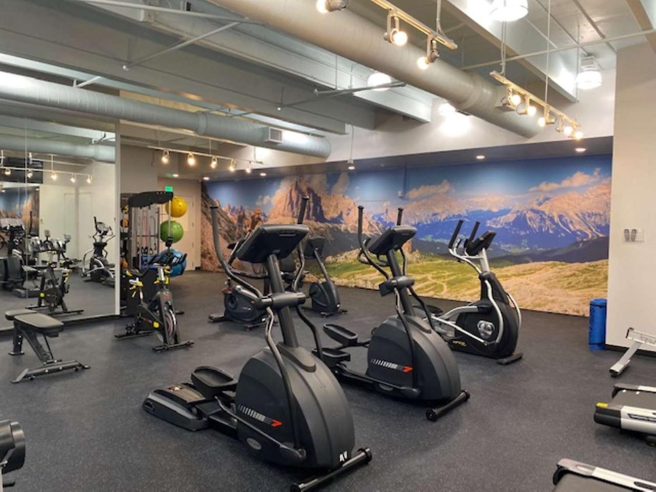 Best Western Premier Denver East Экстерьер фото