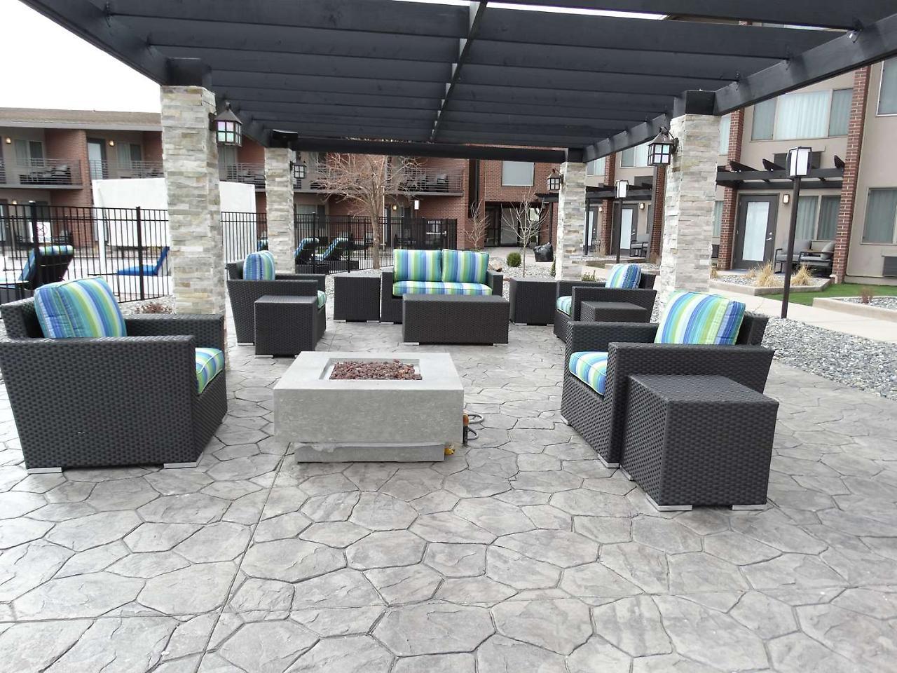Best Western Premier Denver East Экстерьер фото