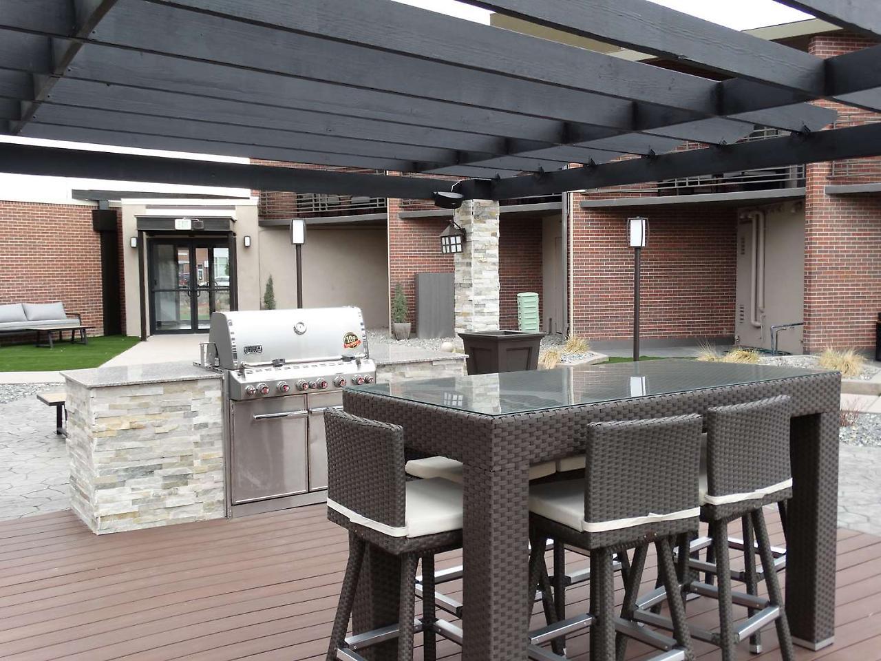 Best Western Premier Denver East Экстерьер фото