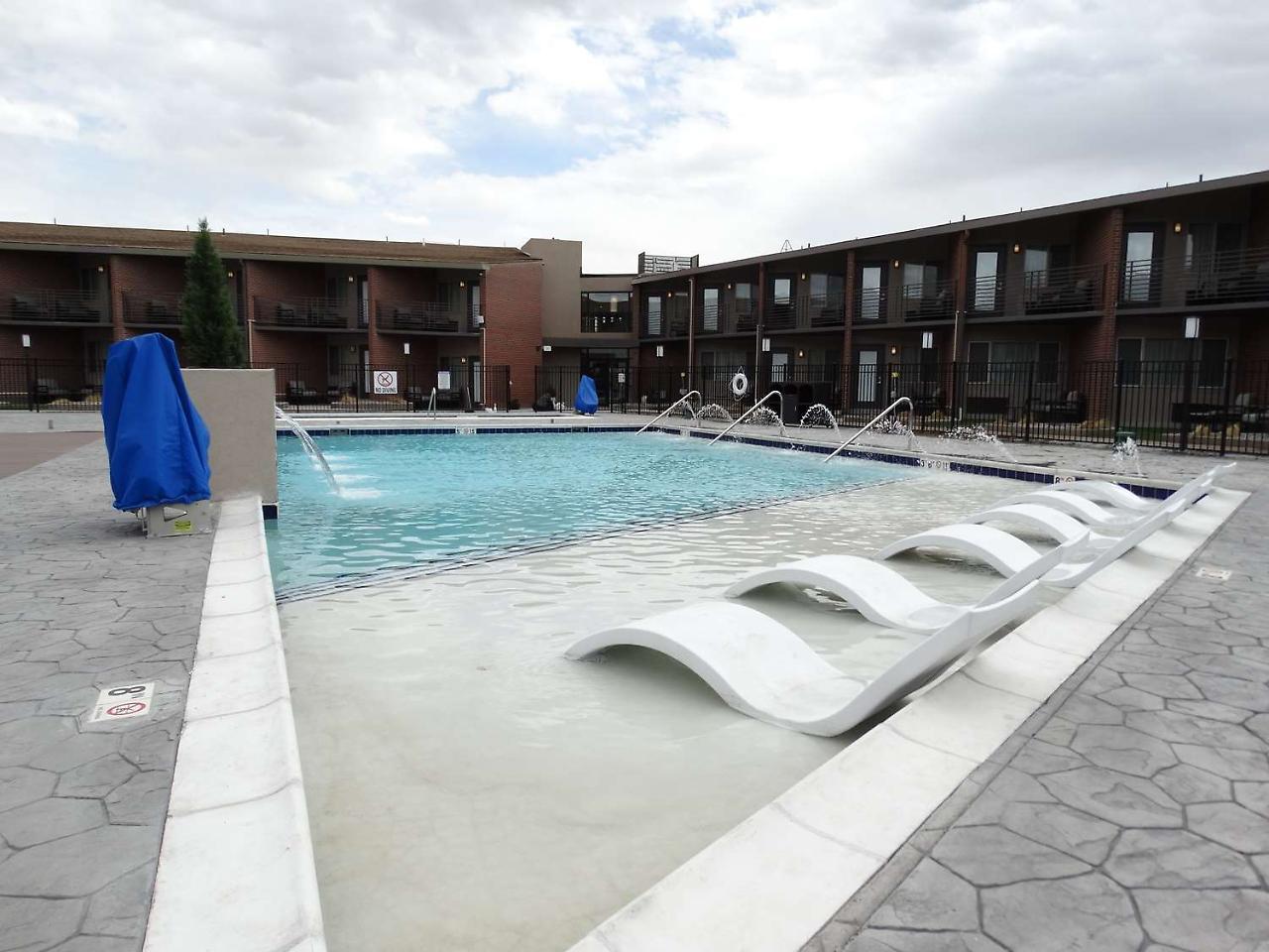 Best Western Premier Denver East Экстерьер фото
